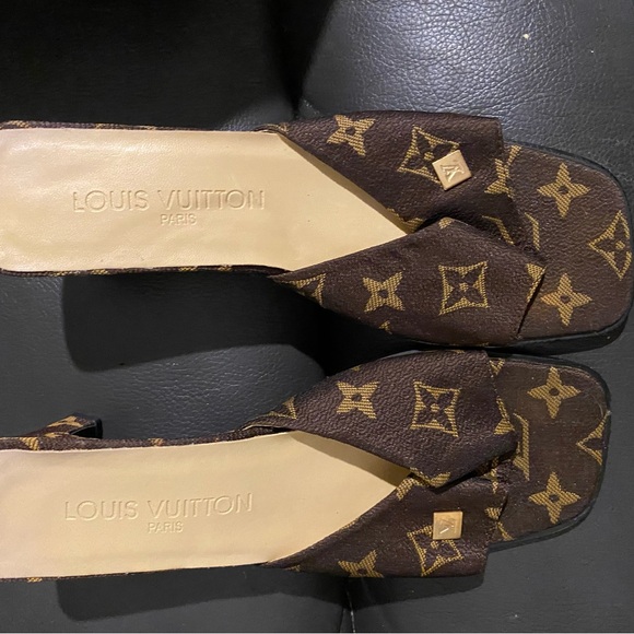 Luis Vuitton monogram slides size 8 - Picture 1 of 9